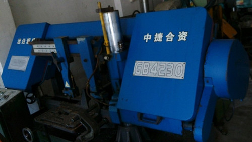 GB4230卧式带锯床